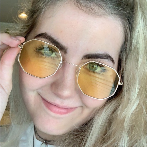 Meet your Posher, Brooke - Picture 1 of 1